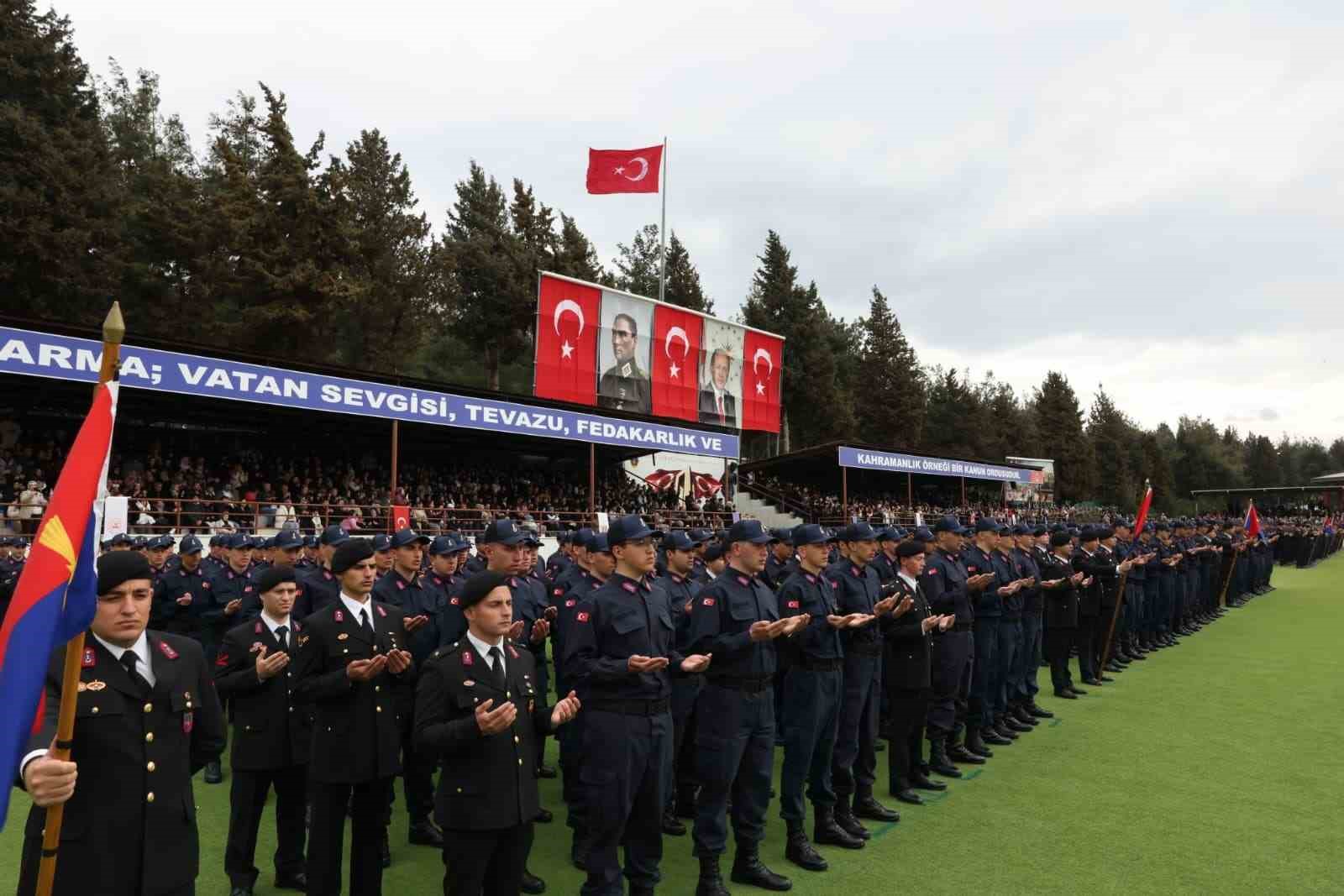 Çanakkale’de eğitimleri tamamlanan acemi erler yemin etti